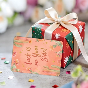 Biglietto d'auguri artistico con cactus ad acquerello e confezione regalo