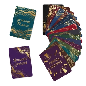 Dettaglio delle carte di ringraziamento con eleganti motivi in lamina d'oro testurizzata