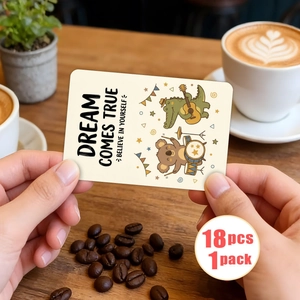 Gros plan de cartes musicales d'animaux mignons avec texte de motivation sur un bureau