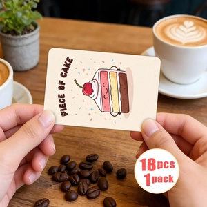 Nahaufnahme der Piece of Cake Cartoon-Food-Karte in gemütlicher Café-Atmosphäre