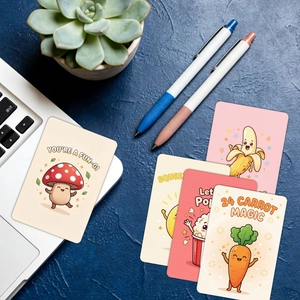 Set mit 18 süßen Lebensmittel-Cartoon-Karten mit Pilz- und Popcorn-Illustrationen
