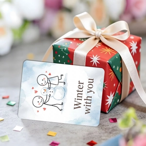 Winter-Grußkarte mit Strichmännchen neben einer roten Geschenkbox mit Schneeflocken