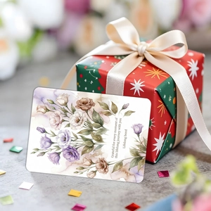 Biglietto d'auguri con fiori acquerello e citazioni per eleganti decorazioni da tavolo