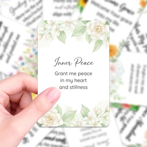 Nahaufnahme einer Affirmationskarte mit Inner Peace Text und Aquarelldesign