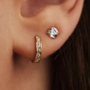 Parure de 4 boucles d'oreilles en argent S925 avec créoles dorées et clous solitaires