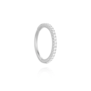 Vue détaillée de créole en argent S925 sertie de zircons blancs en micro-pavage