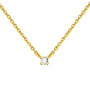 Detalle del collar de plata S925 con acabado dorado y colgante de circonita brillante