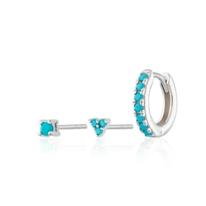 Detail van S925 zilveren oorbellen set met turquoise stenen en glanzende zirkonia's