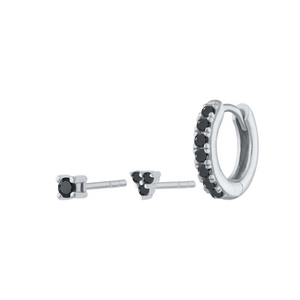 Detail van de S925 sterling zilveren oorbellen set met zwarte zirkoon en huggie ring
