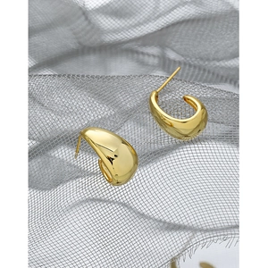 Minimalist oval polished gold stud earrings for women in smooth geometric texture