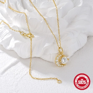 Collier en argent sterling 925 plaqué or avec pendentif croissant de lune et zircons