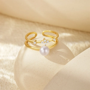 Detail view of gold S925 silver ring featuring a white pearl and zircon star setting
