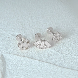 Detailweergave van S925 zilveren labret-piercings met turquoise en zirkonia-stenen