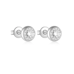 Gros plan sur des boucles d'oreilles halo en argent S925 avec cristaux de zircon brillants
