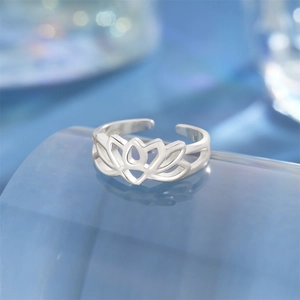 Macro shot of S925 sterling silver lotus toe ring with adjustable open band detail