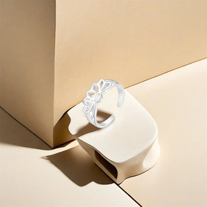 Macro shot of S925 sterling silver lotus toe ring with adjustable band and hallmark