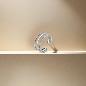 Detailed close-up of S925 sterling silver toe ring with woven rope texture and logo