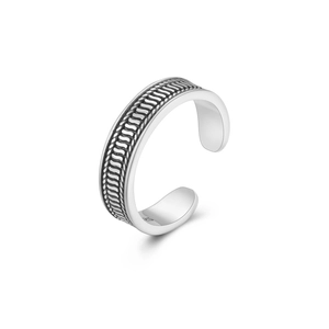 Detailed close-up of S925 sterling silver toe ring with vintage lotus etched texture