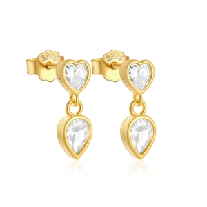 Dettaglio di orecchini in argento S925 dorato con zirconi a cuore e a forma di pera