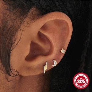 Set di mini orecchini in argento S925 con forme a fulmine, luna e stella a lobo