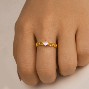 Detail of S925 silver chain ring featuring a pink gemstone in a six-prong setting