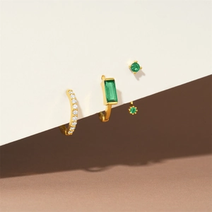 Detailed view of S925 silver gold-plated jewelry set with emerald green gems and zircon