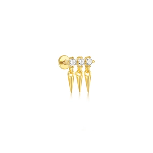 Détail d'un piercing labret doré avec trois zircons et trois breloques en forme de cône