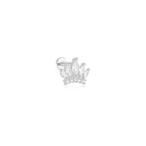Vue détaillée de la boucle d'oreille couronne en argent S925 et zircons marquise