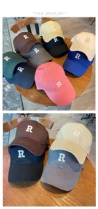 Detalle de gorras de béisbol de algodón con bordado 3D letra R en múltiples colores