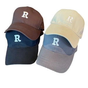 Gorras de béisbol de algodón con bordado R en marrón, negro, beige y azul