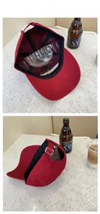 Dettaglio cappellino da baseball rosso in cotone con fibbia in metallo e supporto interno