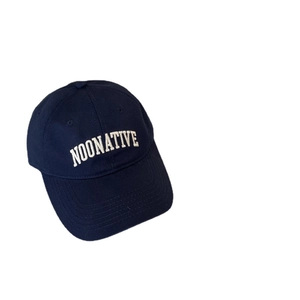 Berretto da baseball blu navy classico con ricamo NOONATIVE bianco e visiera curva per il tempo libero