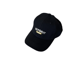 Gorra de béisbol negra clásica con bordado blanco y visera de protección solar