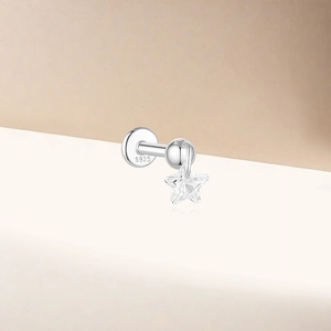 Detailed view of S925 sterling silver labret stud with a clear star-shaped crystal pendant
