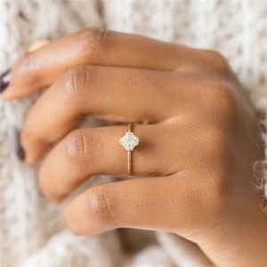 Close-up of a gold s925 silver ring featuring a square-cut diamond worn on a model's hand