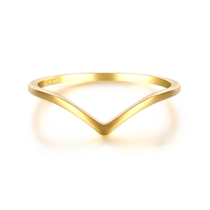Detailed close-up of S925 sterling silver V-shaped ring with polished gold plating