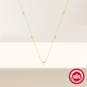 Collier élégant en argent S925 doré orné de cinq délicats pendentifs en forme de nœud