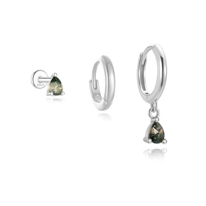 Detailansicht eines 925er Silber Ohrring-Sets mit grünen Moosachat-Steinen in Makro-Optik