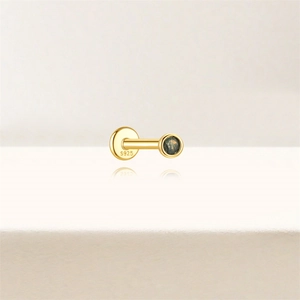 Details des s925 vergoldeten Moosachat-Labret-Ohrsteckers mit S925-Stempel