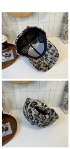 Détails d'une casquette léopard en peluche avec doublure chaude et sangle arrière