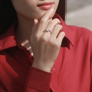 Detail of 1 carat moissanite ring with S925 silver wave band on model hand