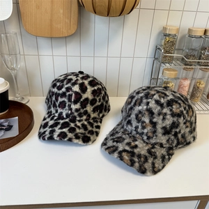 Casquettes de baseball d'hiver en peluche léopard pour femme en marron et gris