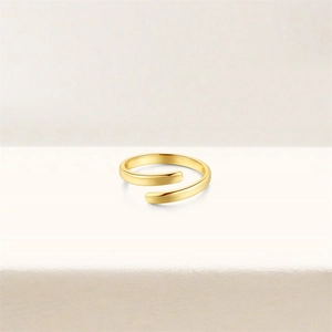 Detail of S925 sterling silver stamp on a minimalist polished gold wave open toe ring
