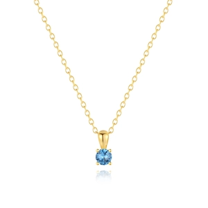 Detail van de vergulde S925 zilveren ketting met een ronde blauwe geboortesteen hanger