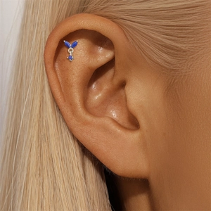 Detailed close-up of s925 silver stud earring with three blue lapis lazuli stones