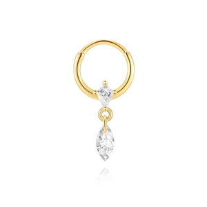 Macro-opname van goudkleurige S925 zilveren oorringen met marquise opaal en zirkoon