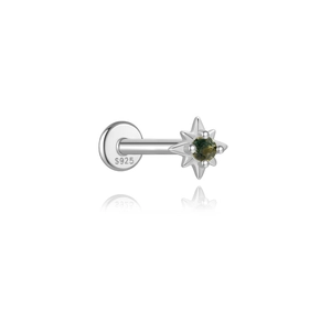 Makroaufnahme von S925 Silber Nordstern Labret Piercing mit grünem Moosachat Stein