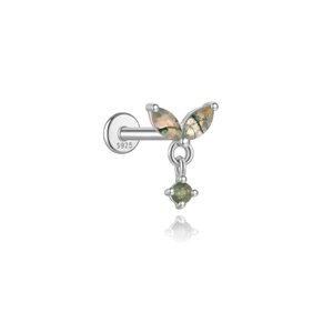 Makroaufnahme von S925 Sterling Silber Moosachat Ohrstecker mit Blattstein und grünem Anhänger