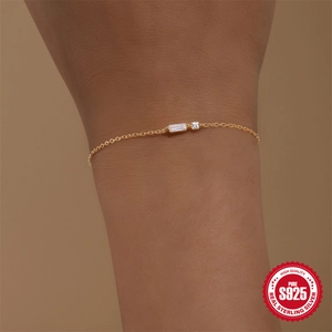 Classico bracciale in argento sterling S925 dorato con zirconi quadrati sul polso