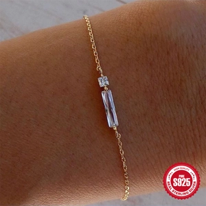 Classico bracciale in argento sterling S925 dorato con due pietre di zirconia rettangolari